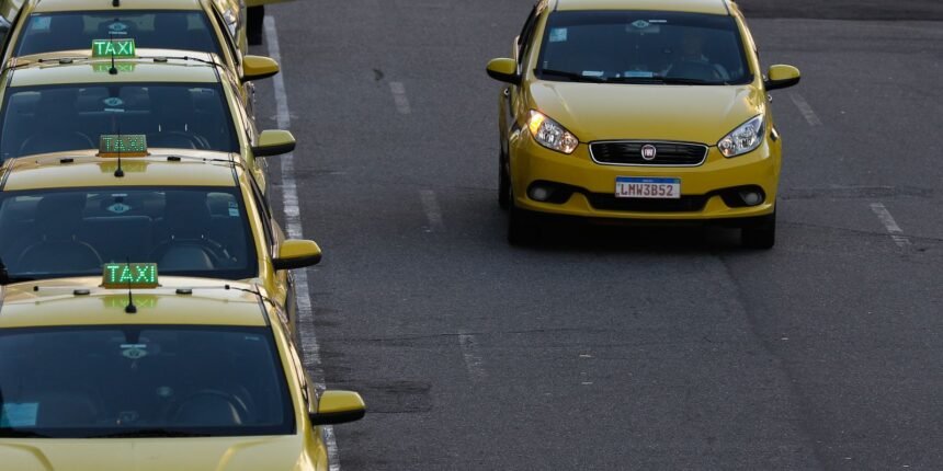 Governo publica MP que destina R$ 30 bi a taxistas e motoristas de app