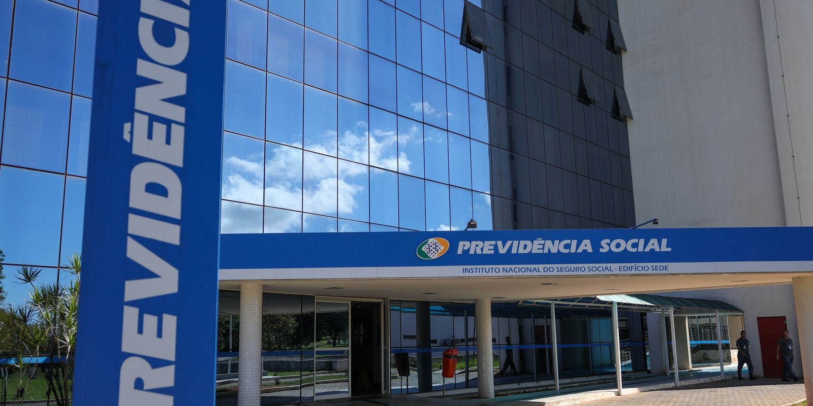 INSS paga segunda parcela do 13º a aposentados e pensionistas