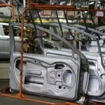Indústria nacional varia 0,1% em março e acumula alta de 3,1% em 2026