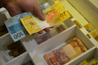 Inflação usada para corrigir salários acumula 4,11% em 12 meses