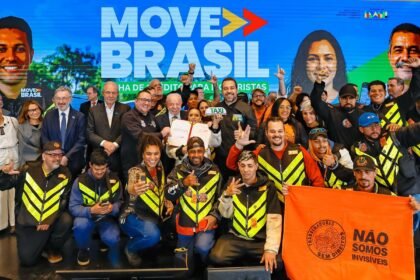 Lula cria programa de R$ 30 bilhões para motoristas de aplicativos