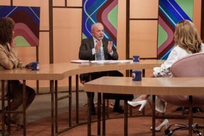 Lula diz que monitora preço dos combustíveis todos os dias