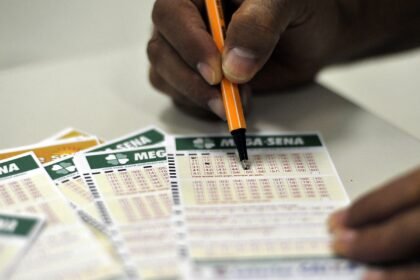 Mega-Sena acumula novamente e prêmio principal vai para R$ 65 milhões