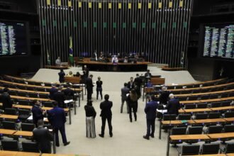 Minirreforma eleitoral limita e parcela multa a partidos políticos