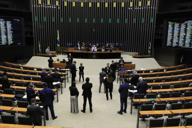Minirreforma eleitoral reduz controle de gastas partidários; entenda