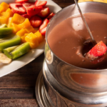 Nem todo chocolate funciona no fondue; saiba escolher o melhor