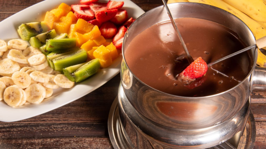 Nem todo chocolate funciona no fondue; saiba escolher o melhor