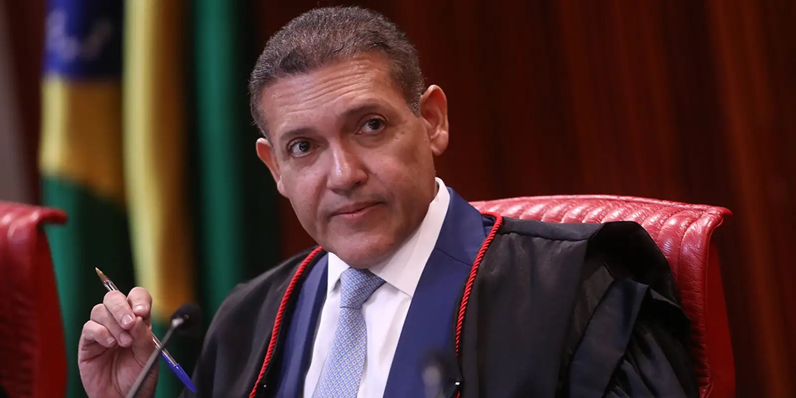 Nunes Marques toma posse na presidência do TSE e vai comandar eleições