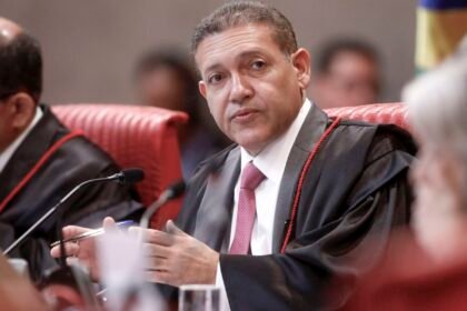 Nunes Marques vai relatar ação de Bolsonaro para anular pena