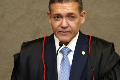 Nunes pede parecer da PGR sobre revisão da condenação de Bolsonaro