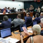 Oposição critica PEC do fim da escala 6x1 durante votação na Comissão