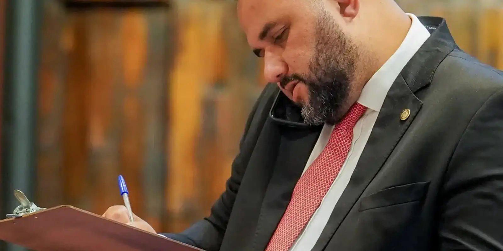 PF encontra mensagens de violência em celular de deputado preso no RJ