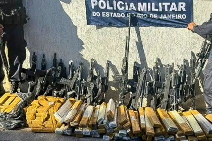 PM apreende 16 fuzis e uma metralhadora em operação no Rio