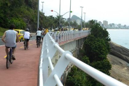 Prefeitura do Rio fecha Ciclovia Tim Maia após ondas de 2 metros