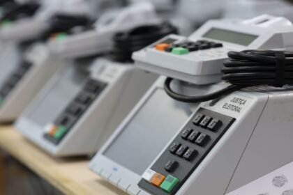 Presidente do TSE cria comissão para combater IA ilegal nas eleições