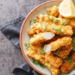 Imagem de uma porção de frango empanado frito