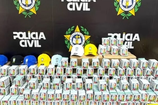 RJ: Polícia apreende mais de 200 mil figurinhas falsificadas da Copa