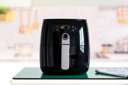 Lasanha e batata gratinada estão entre as receitas práticas para o almoço de Dia das Mães na airfryer