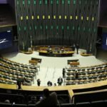 Saiba como votaram os deputados na PEC que acaba com a escala 6x1