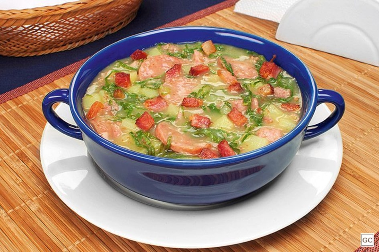 Sopas e caldos fáceis para o frio de maio que a família vai amar
