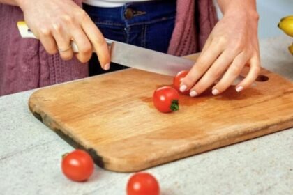Tábua de corte: O jeito certo de limpar sem espalhar bactérias