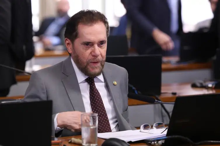 Lula Marques/Agência Brasil. Brasília – DF- 20/05/2026 – Reunião da Comissão de Constituição e Justiça (CCJ) que foi lido o relatório do senador Plínio Valério (PSDB-AM) para a Proposta de Emenda à Constituição (PEC) 65/2023, que amplia a autonomia do Banco Central. Foto Lula Marques /Agência Brasil.