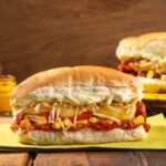 Hambúrguer, cachorro-quente e outros clássicos de lanchonete podem ser preparados em casa por um custo menor