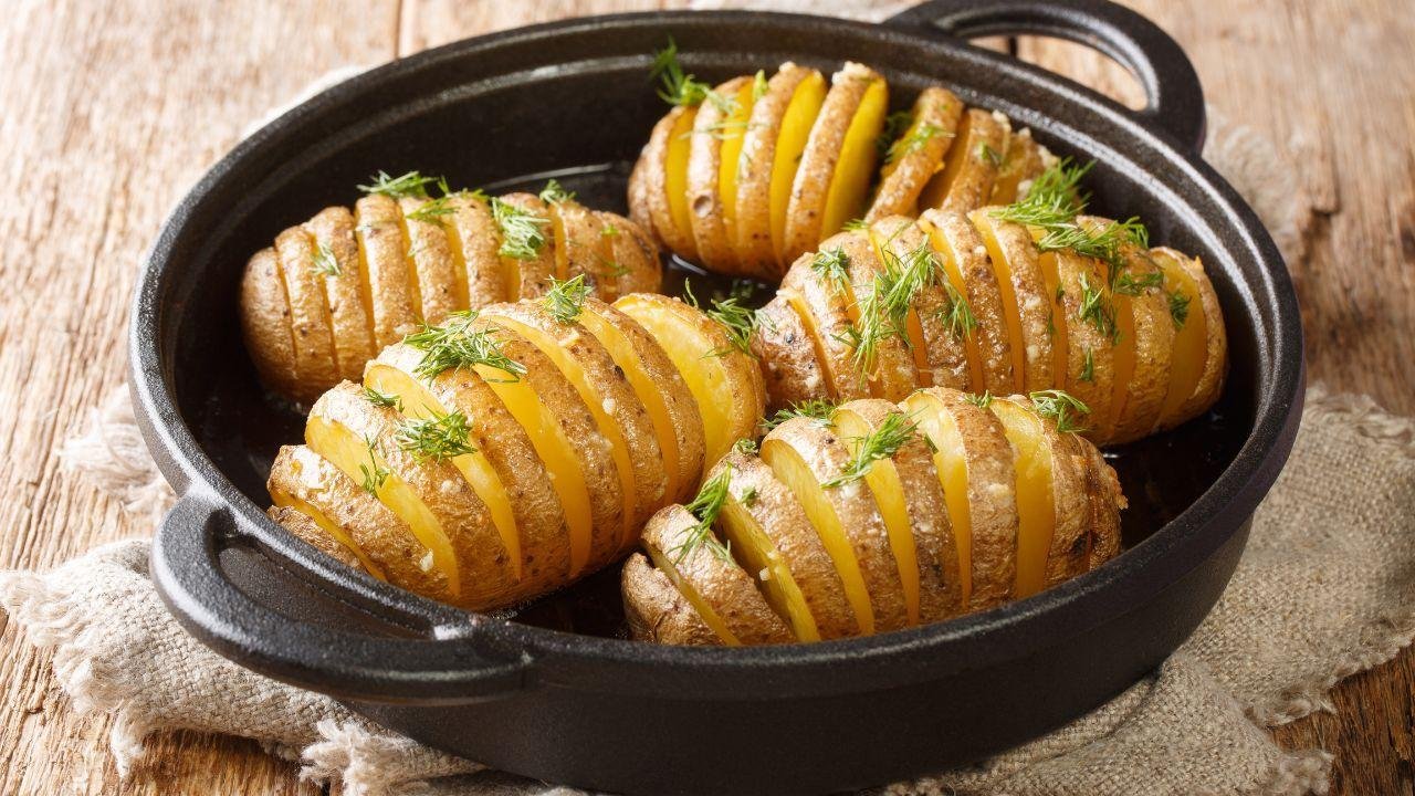 Gratinadas, recheadas ou fritas, as batatas rendem pratos irresistíveis para qualquer momento