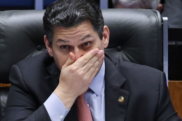 Alcolumbre mantém silêncio sobre 6x1 e oposição tenta preservar escala