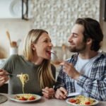 Amor na cozinha: 10 pratos baratos para surpreender quem você ama