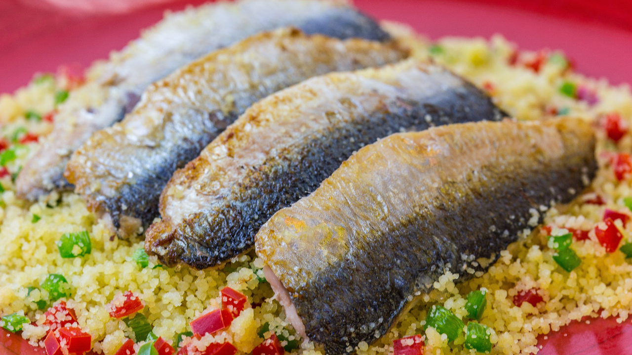 Atum e sardinha são fontes de proteína e ômega-3, mas apresentam diferenças importantes na composição nutricional