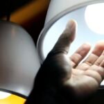 Bandeira tarifária das contas de luz segue amarela em julho