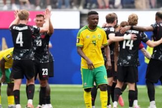 Com gol no final, Canadá vence Africa do Sul e vai às oitavas da Copa