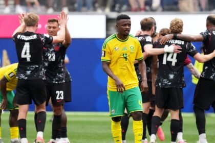 Com gol no final, Canadá vence Africa do Sul e vai às oitavas da Copa