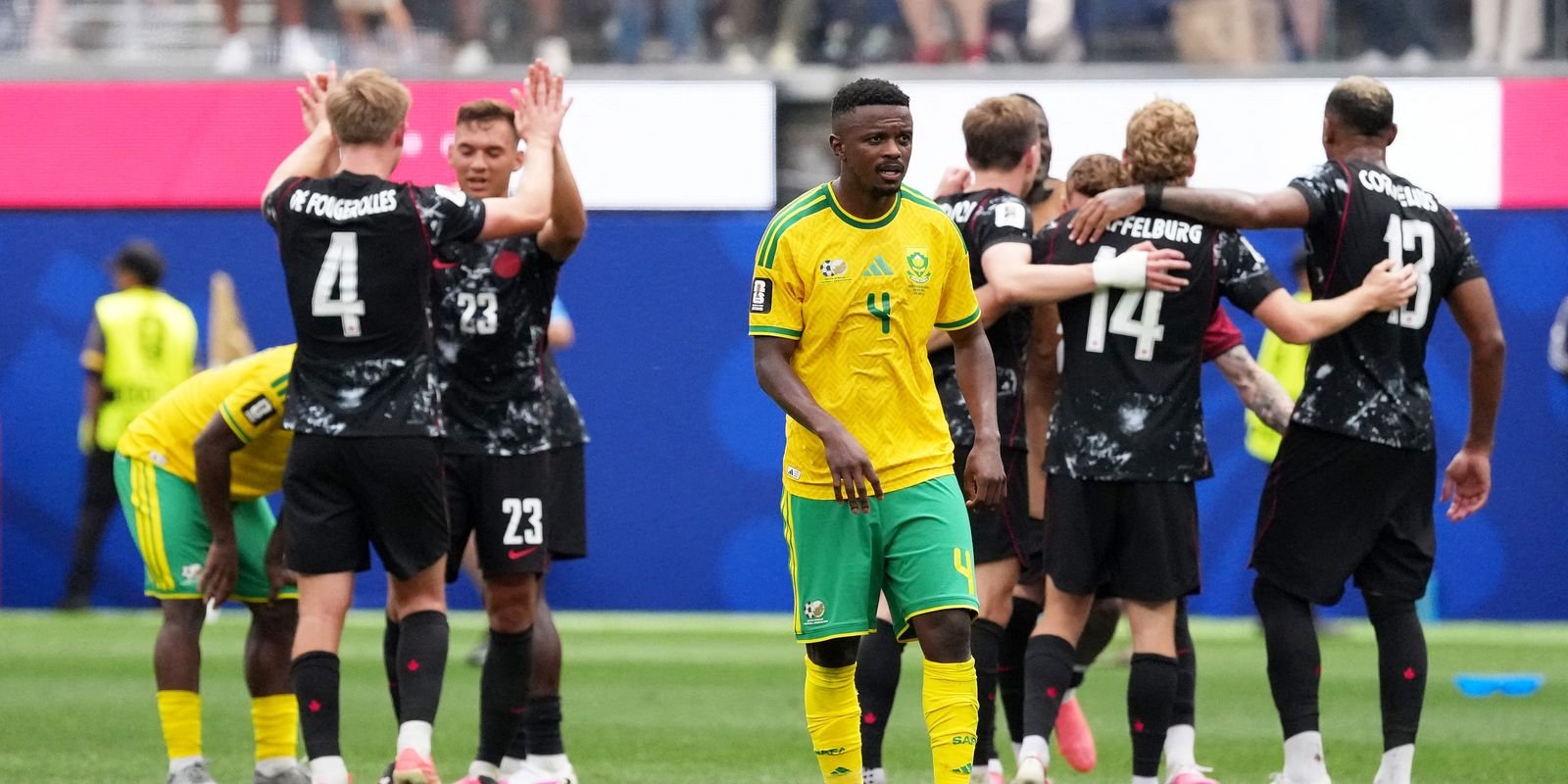 Com gol no final, Canadá vence Africa do Sul e vai às oitavas da Copa