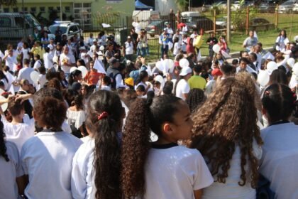 Congresso inclui política e direitos da cidadania no currículo escolar
