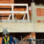 Construção empregou 2,5 milhões e pagou média de 2,1 salários mínimos