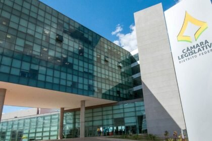 Deputados Distritais do DF extinguem jornada 6x1 de terceirizados