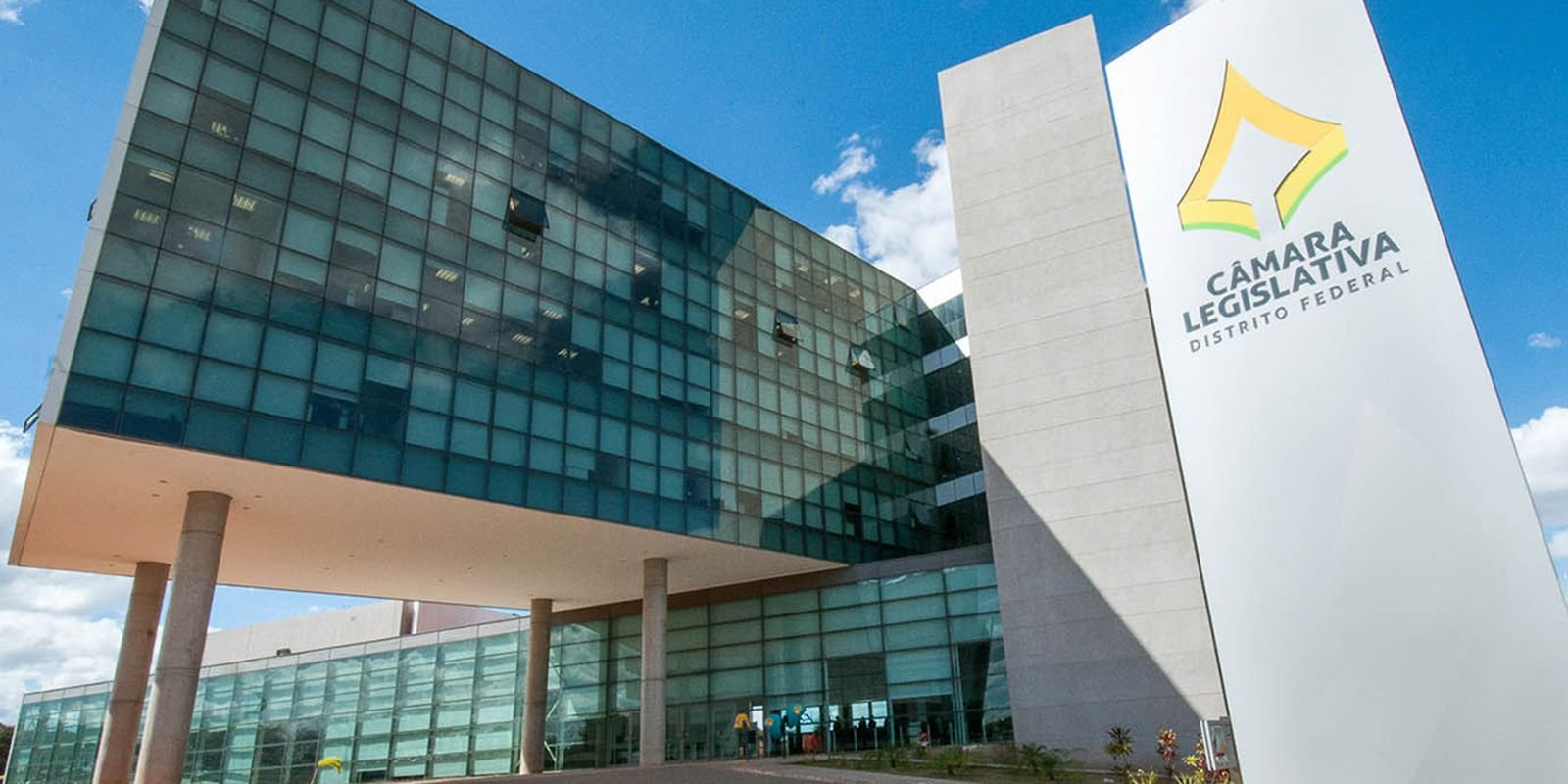 Deputados Distritais do DF extinguem jornada 6x1 de terceirizados