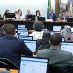 Deputados votam redução da maioridade penal em comissão