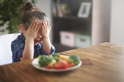 Criança autista com seletividade alimentar