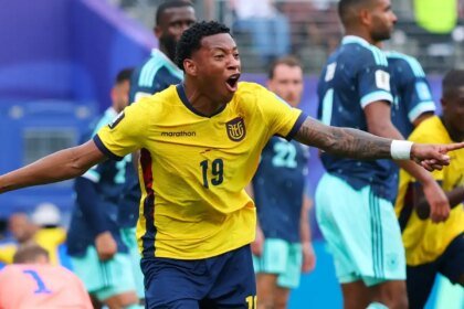 Equador vence Alemanha de virada e carimba vaga no mata-mata da Copa