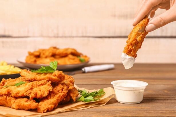 Imagem de uma porção de frango frito empanado