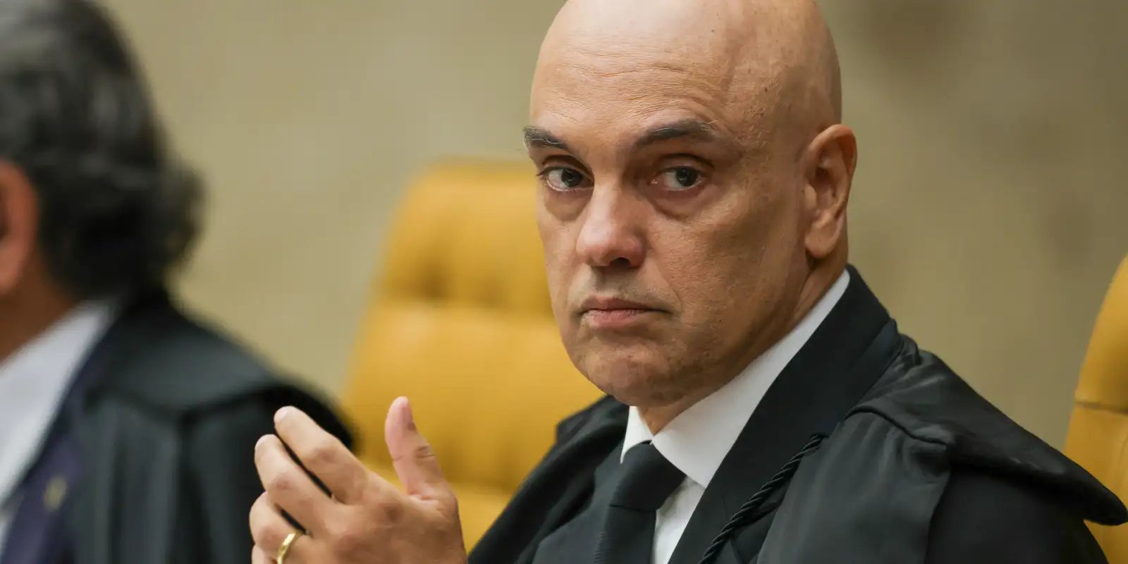 Fachin autoriza AGU a defender Moraes em processo nos EUA