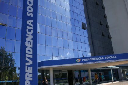 Fila do INSS cai ao menor nível em 21 meses, com 1,8 milhão de pedidos
