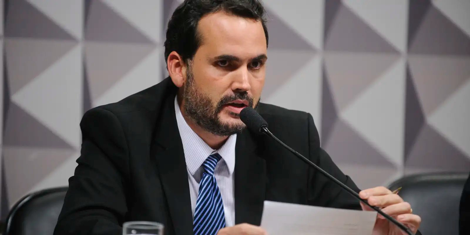 Governo avalia aumentar teto do MEI para R$ 140 mil, diz ministro
