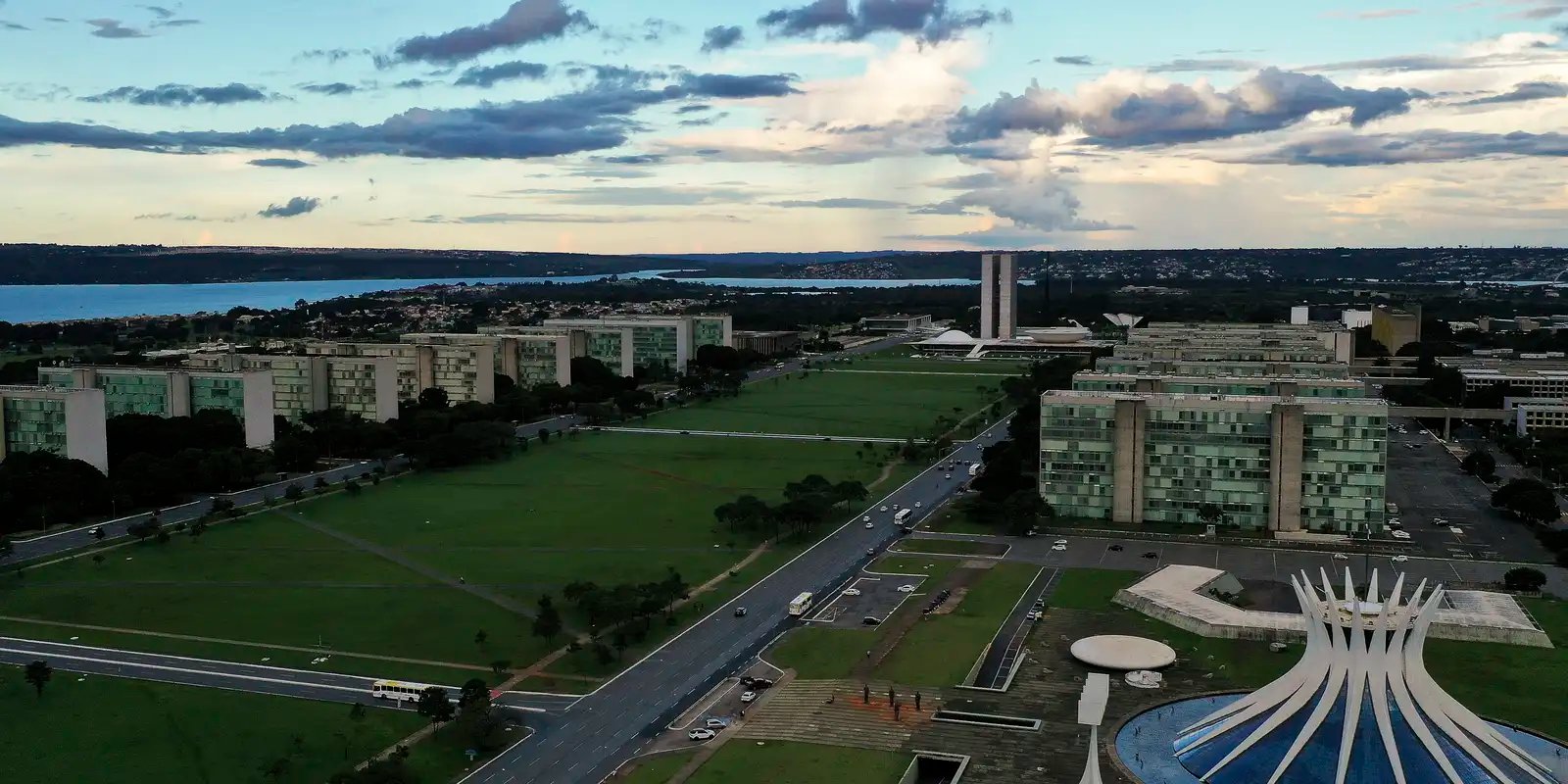 Governo define horário de expediente em jogos do Brasil na Copa