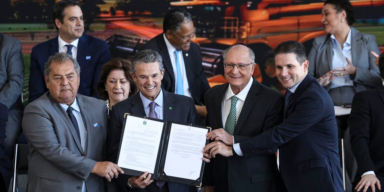 Governo federal lança Plano Safra 2026/2027 de R$ 525,1 bilhões