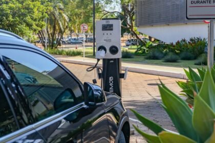 Governo mantém elevação de tarifas a carro elétrico e cria cota zero