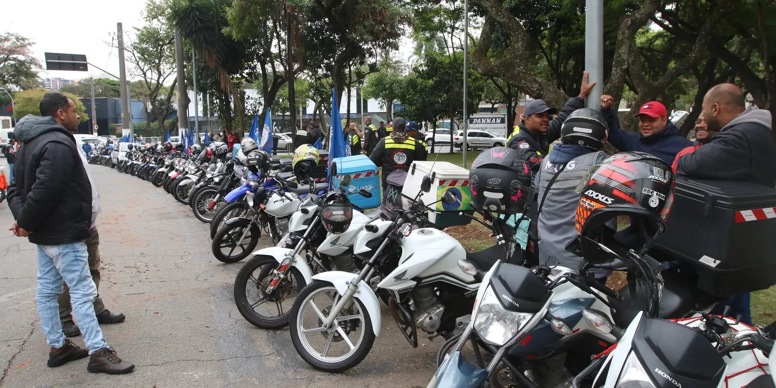 Governo prepara linha de crédito para motociclistas de aplicativos